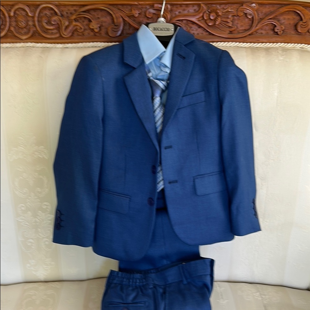 Classic Blue Suit with Notched Lapels and Textured Fabric